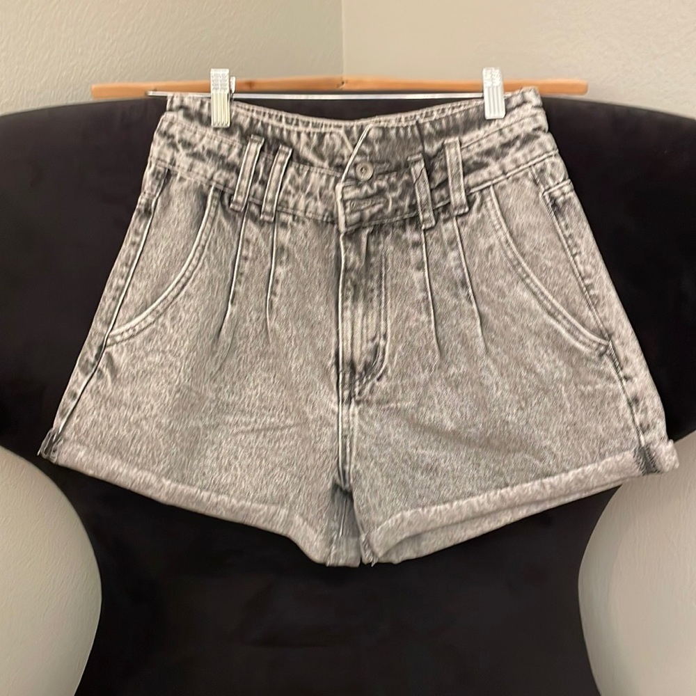 New high-waist blackish, grayish faded jean shorts